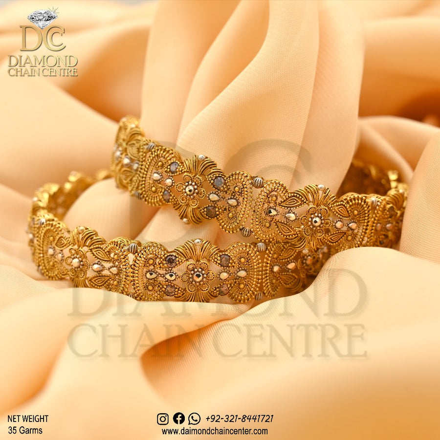 Elegant Gold Kara Design