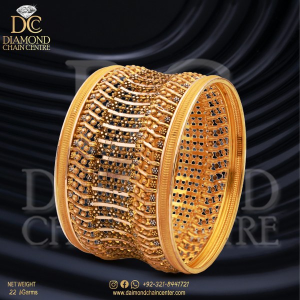 Stylish Gold Kara Design